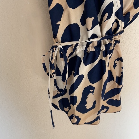 SOLD DVF Stein Silk Wrap Animal print top - Picture 6 of 7